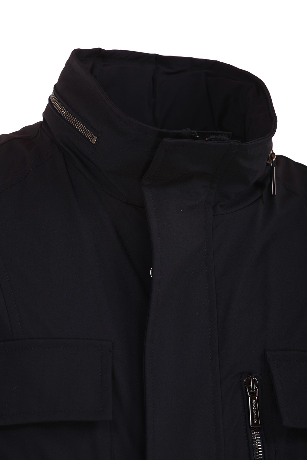 shop MOORER Saldi Giaccone: Moorer giaccone Manolo KN in tessutto idrorepellente.
Collo alto.
Maniche lunghe.
Chiusura coperta con zip e bottoni.
Coulisse regolabile in vita.
Tasche applicate con patta.
Tasca interna con zip.
Taglio del capo corto.
Vestibilità regolare.
Composizione: 88% poliammide 12% poliuretano.
Made in Italy.. MANOLO KN-DARK BLU U0402 number 6016924